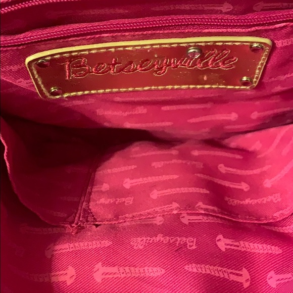 BETSEYVILLE  HOBO PURSE CUTE AS  IT CAN BE. - Picture 5 of 7